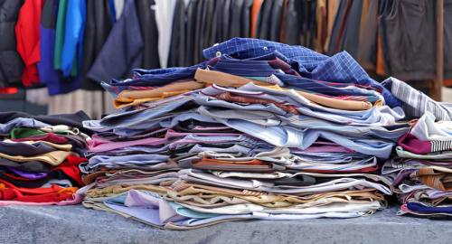 Stop UE alla distruzione dei vestiti invenduti: cosa cambia per la moda